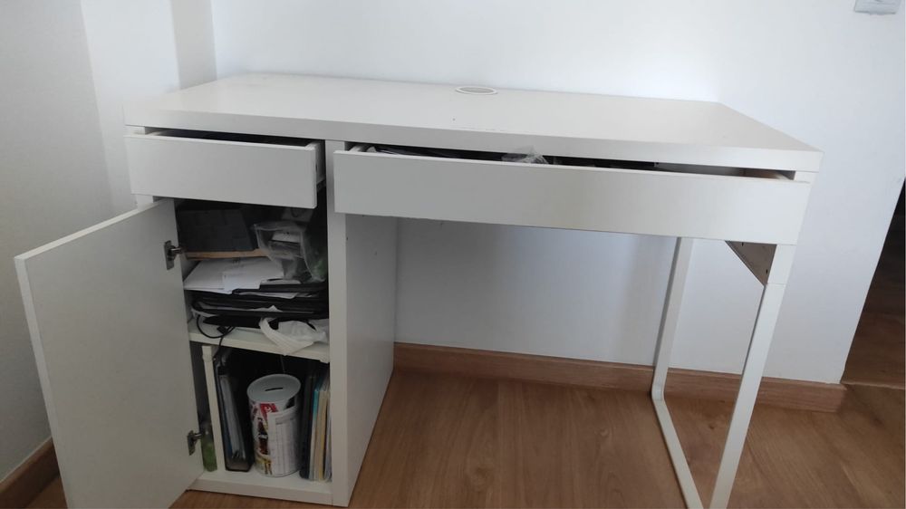 Mesa e cadeira usada