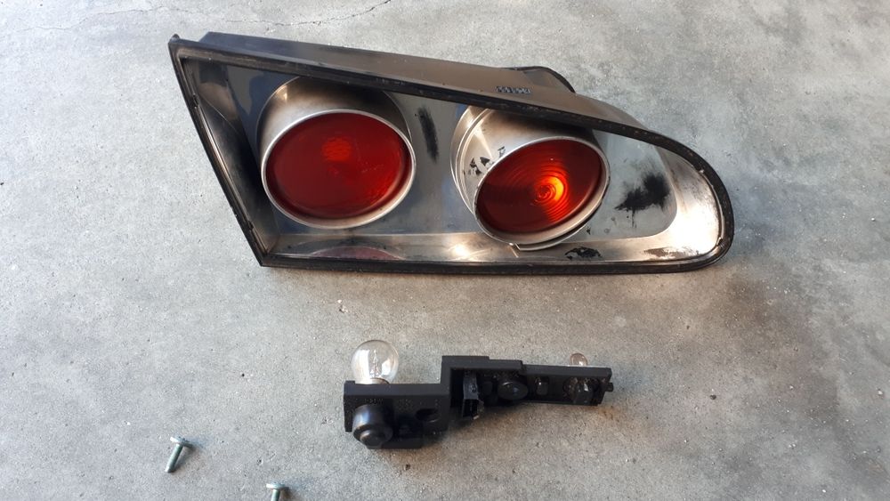 Farolim esquerdo tampa da mala Seat Ibiza 6L