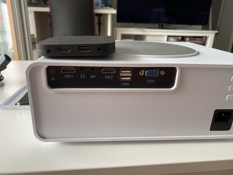 Projektor TouYinger Q10 +  Xiaomi MI box S