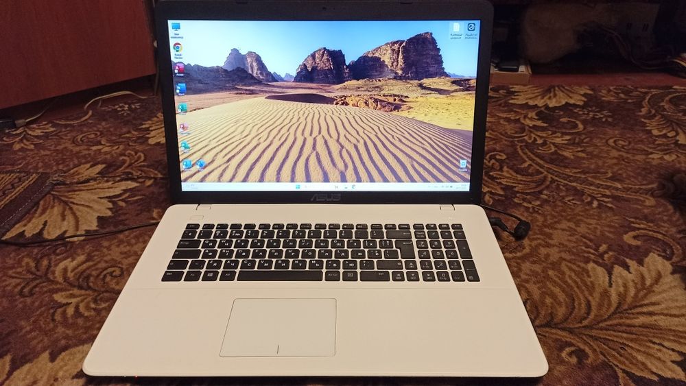 Asus R752M 17.3", intel 4 ядра, DDR3 8 Gb, ssd 256 Gb