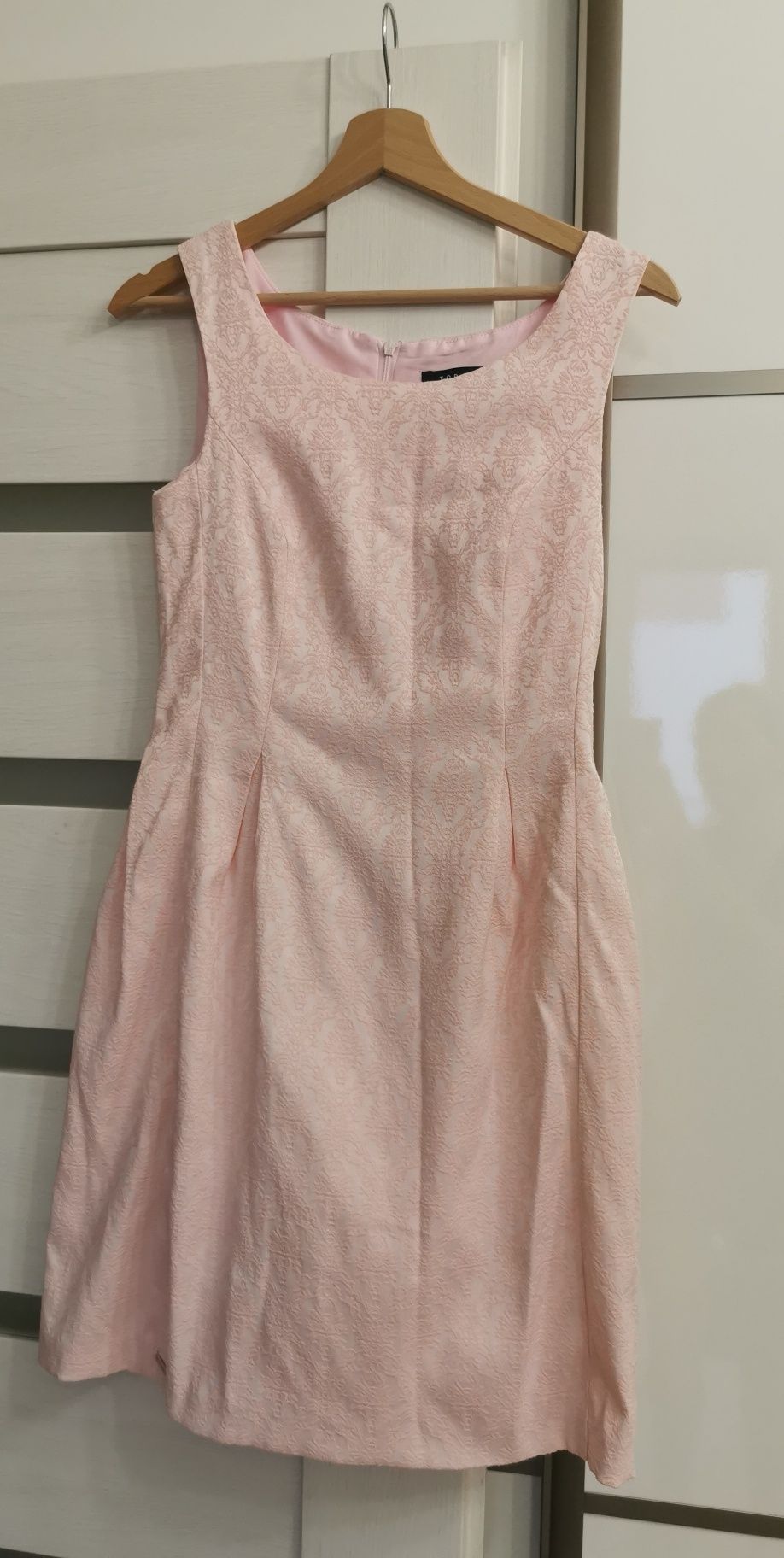 Różowa sukienka top cecret, rozmiar 36
