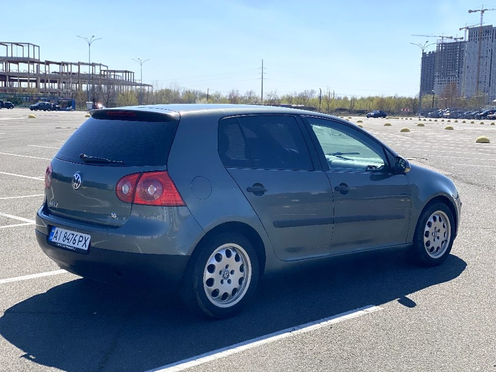 Volkswagen Golf 5 1,6 MPI бензин