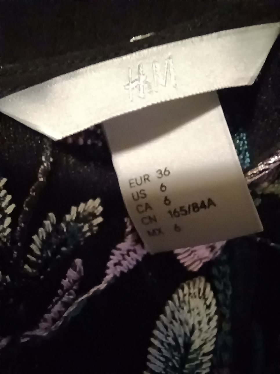 Piękna sukienka H&M roz 36
Sukienka jest elastyczna więc rozmiar s/m