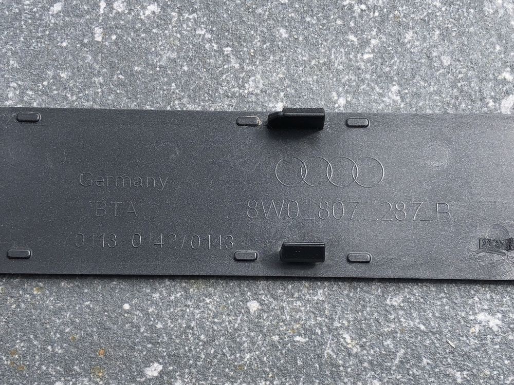 Заглушка решётки радиатора Audi 8W0 807 287 B