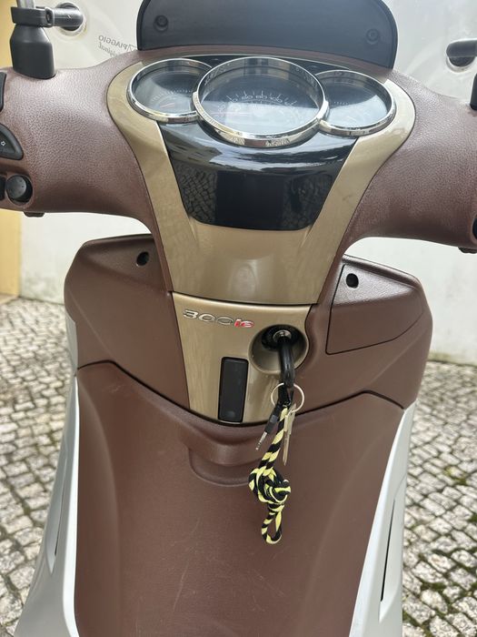 PIAGGIO Beverly 300 ie