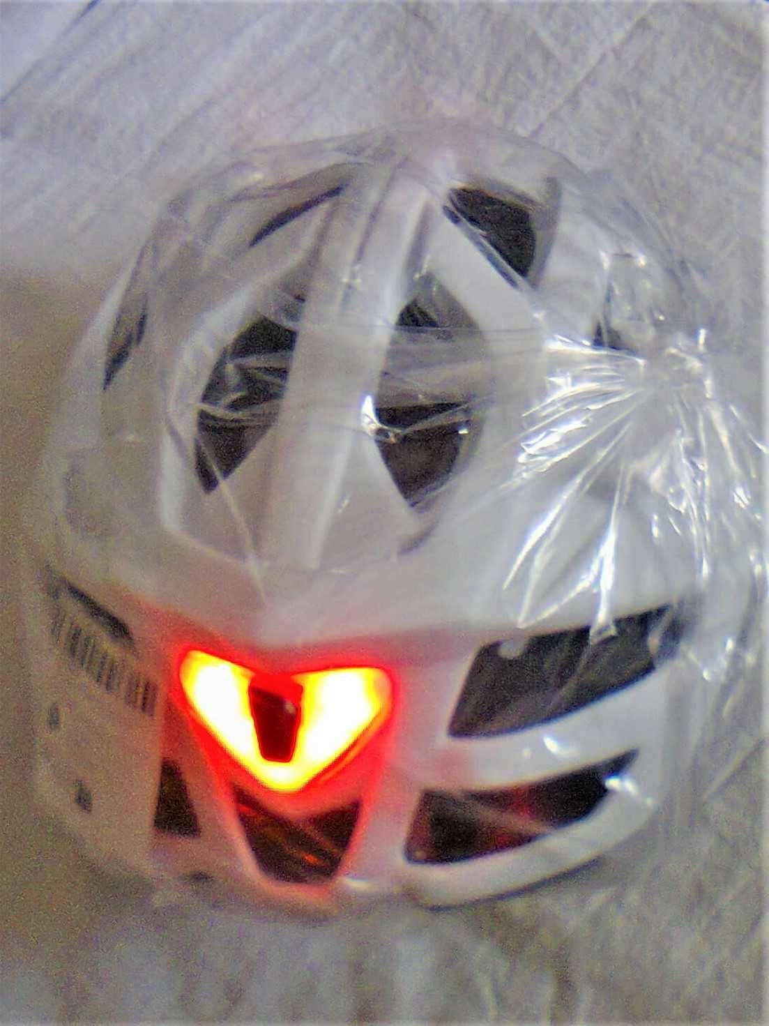 kask rowerowy ultralekki biały światło tylne L