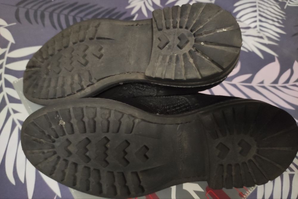 Продам туфли дорогого бренда. Натуральная замша. Размер -42.