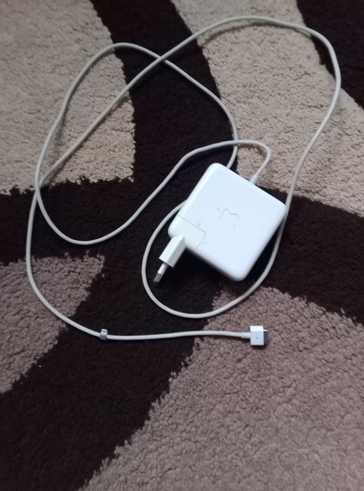 Зарядний пристрій