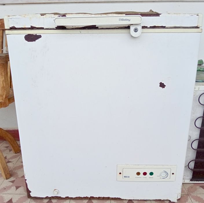 Arca frigorífica usada em funcionamento