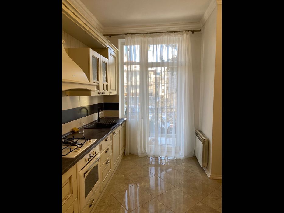 Оренда 3-кімнатної квартири 92 кв. м по вул. Вишенського у Львові