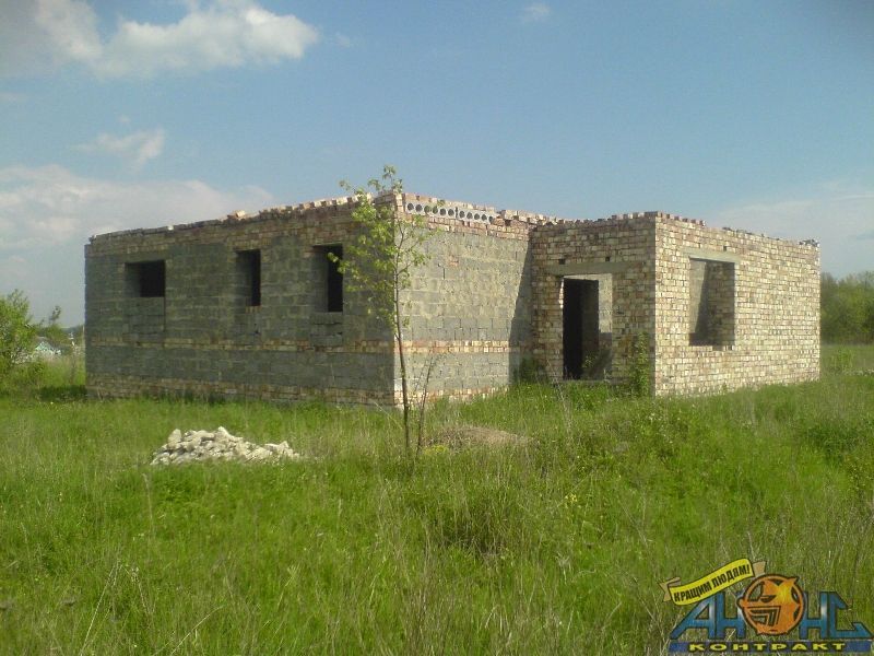 Продаю землю під індивідуальне будівництво з незавершеним будинкoм