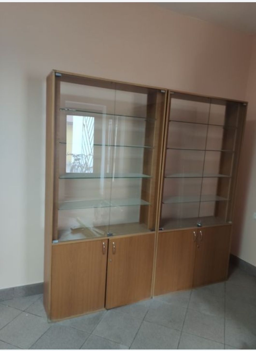 Шафи з ДСП та склом
