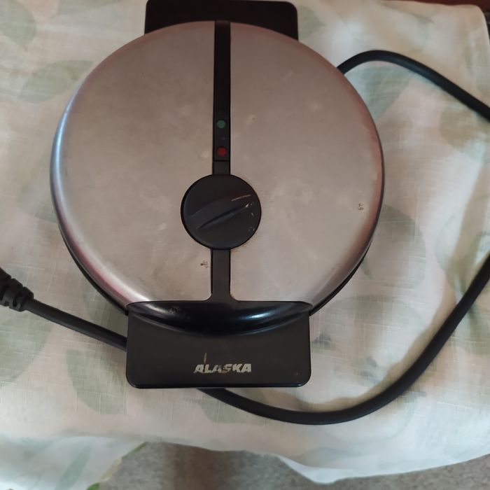 Электро вафельницав нормальном состоянии