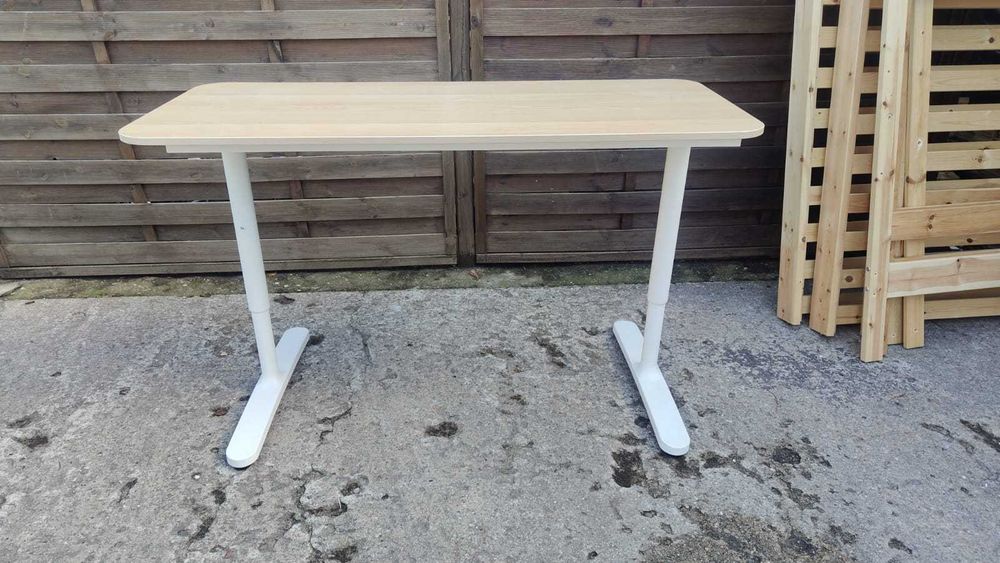 Biurko IKEA Bekant 140x60 blat regulowany dąb Posiadam 2 sztuki