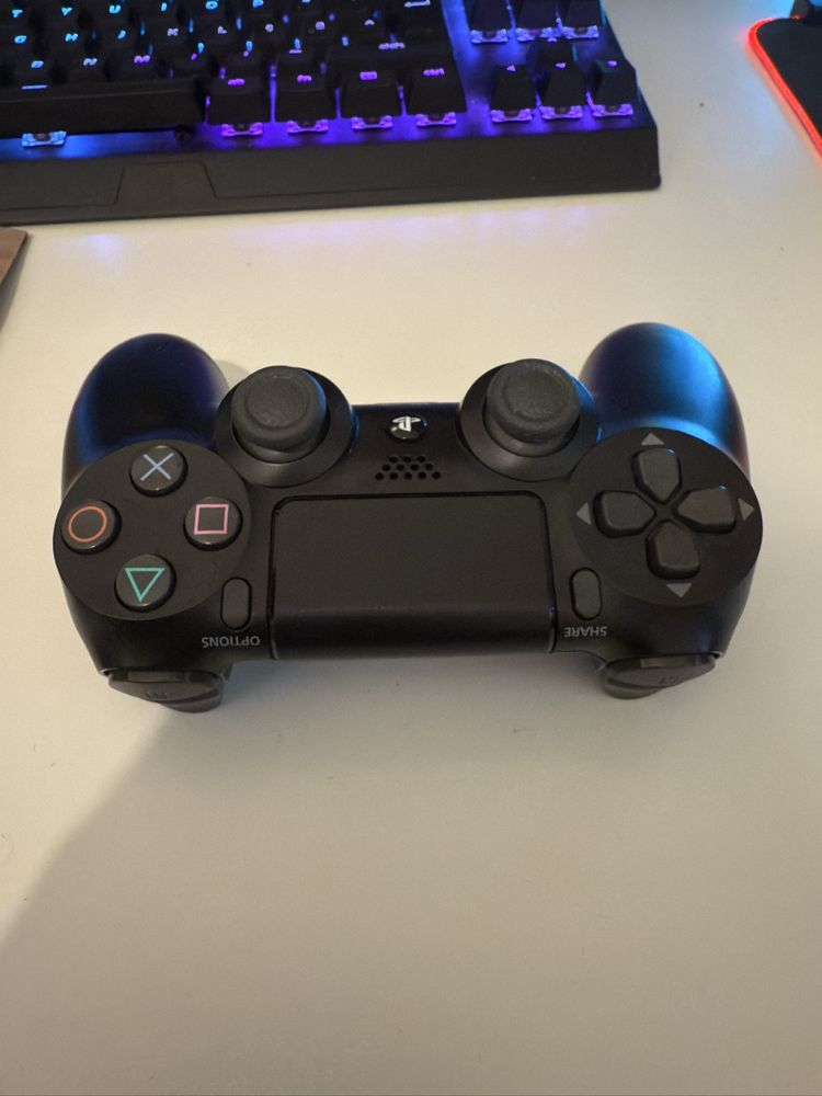 2 Comandos playstation 4 e base de carregamento