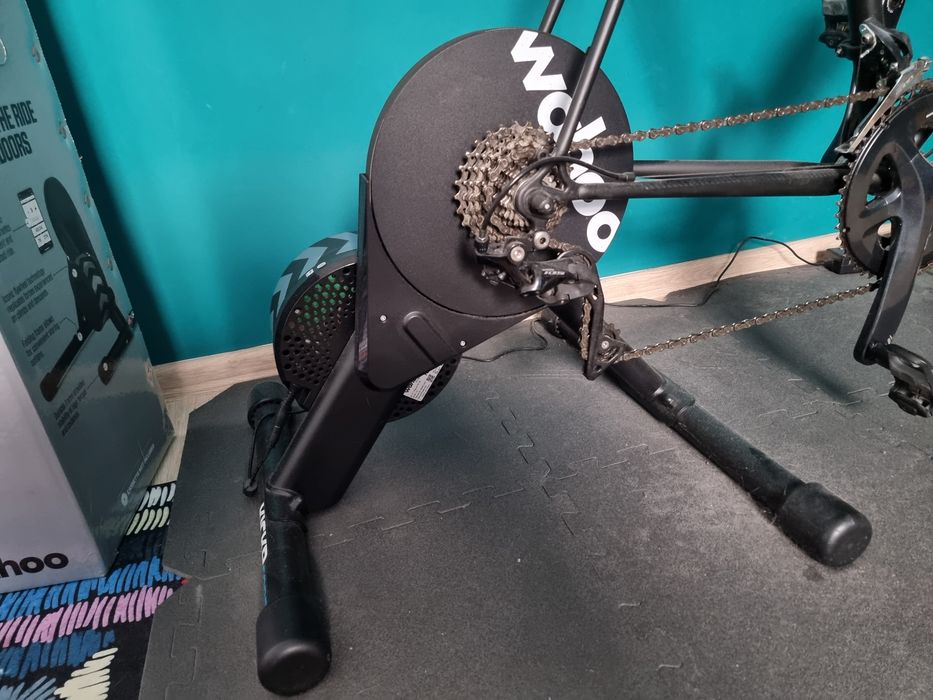 Wahoo Kickr core trenażer + Zwift play kontrolery