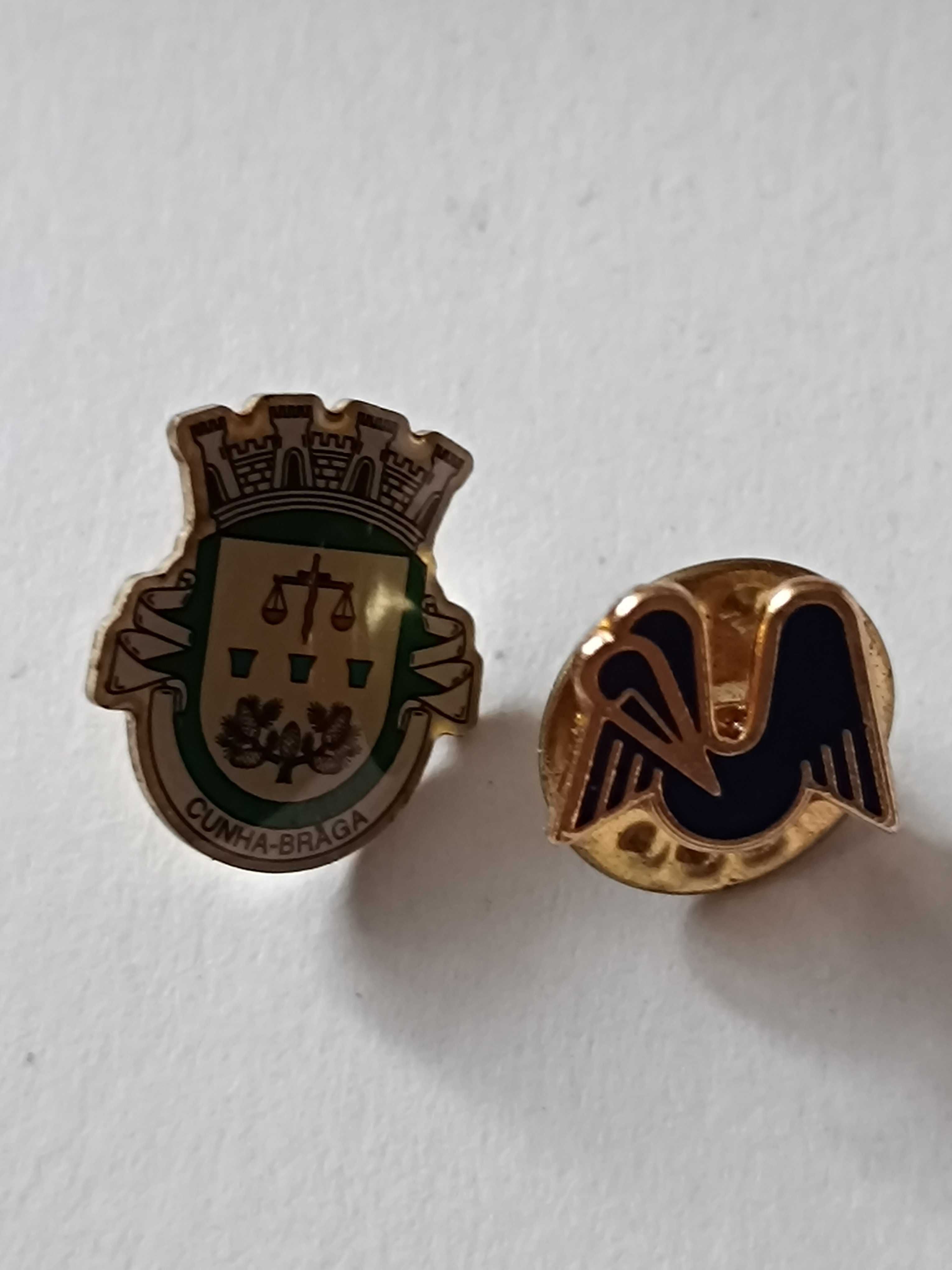 2 Pins antigos de coleção
