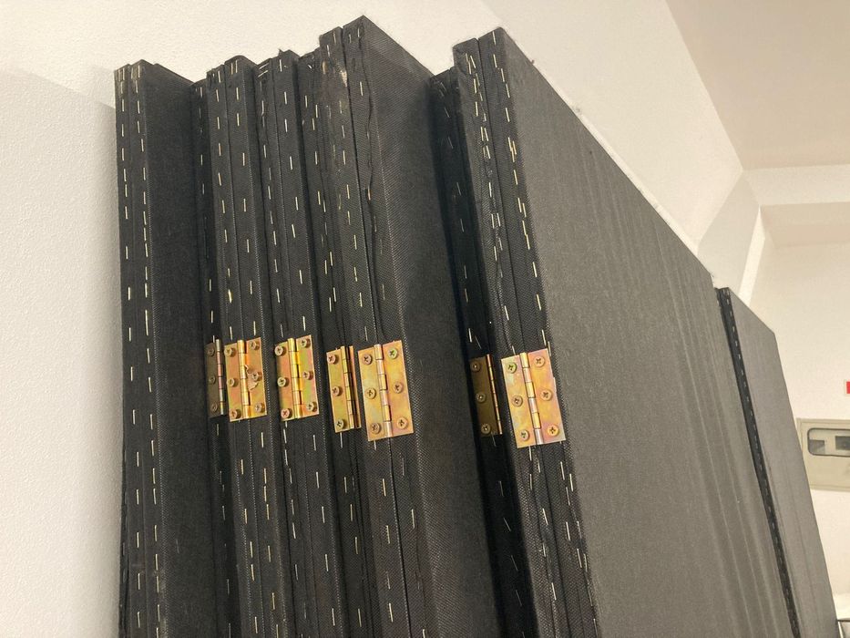 Biombo revestido com tecido Preto