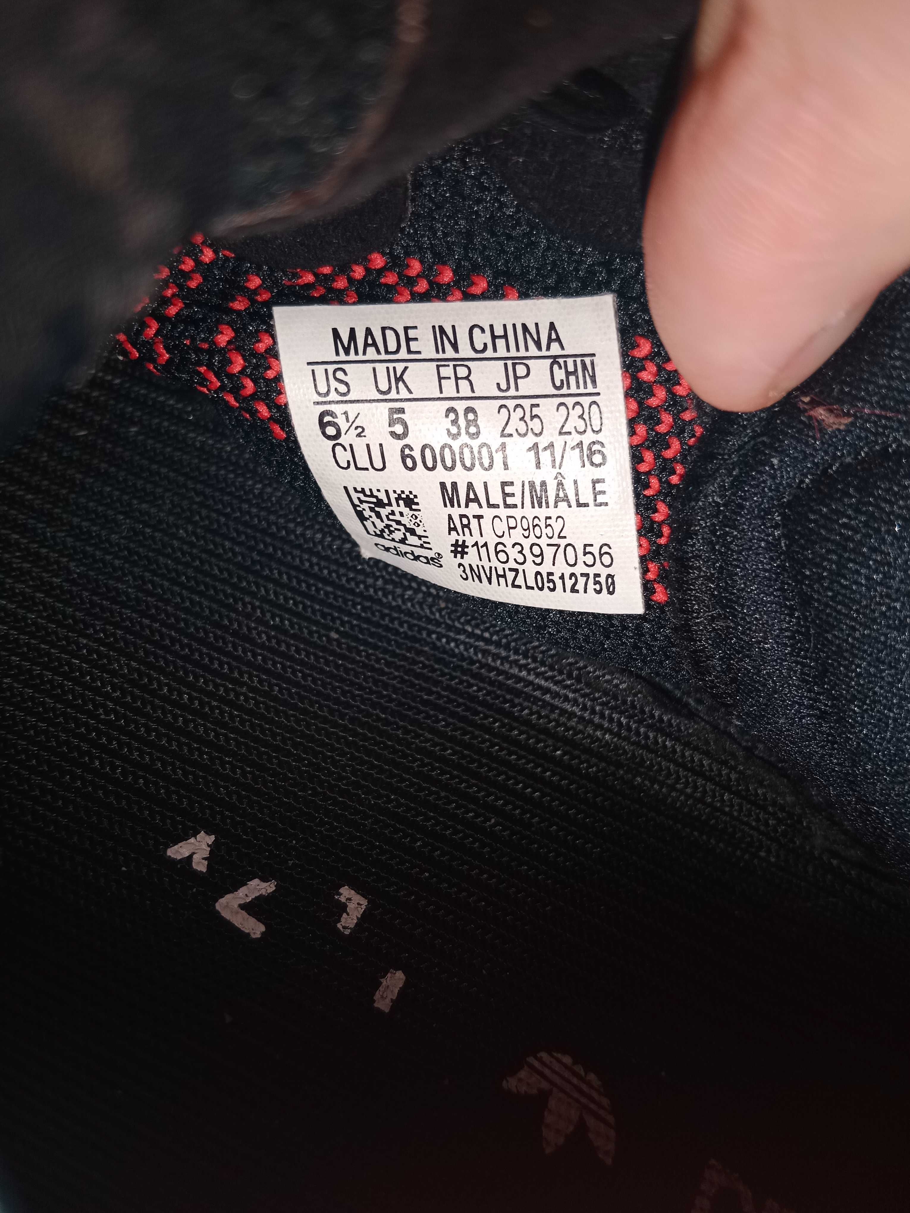 Yeezy 350 V2 Bred
