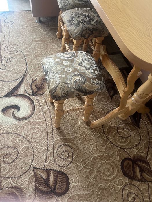 Кухонний стіл з дуба +4 табуретки та куток