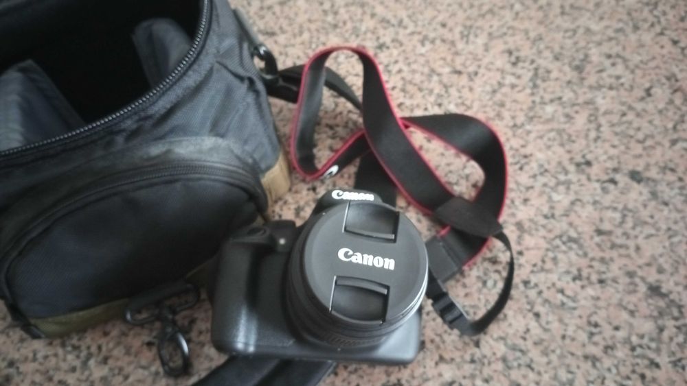 - Canon EOS 1200d -