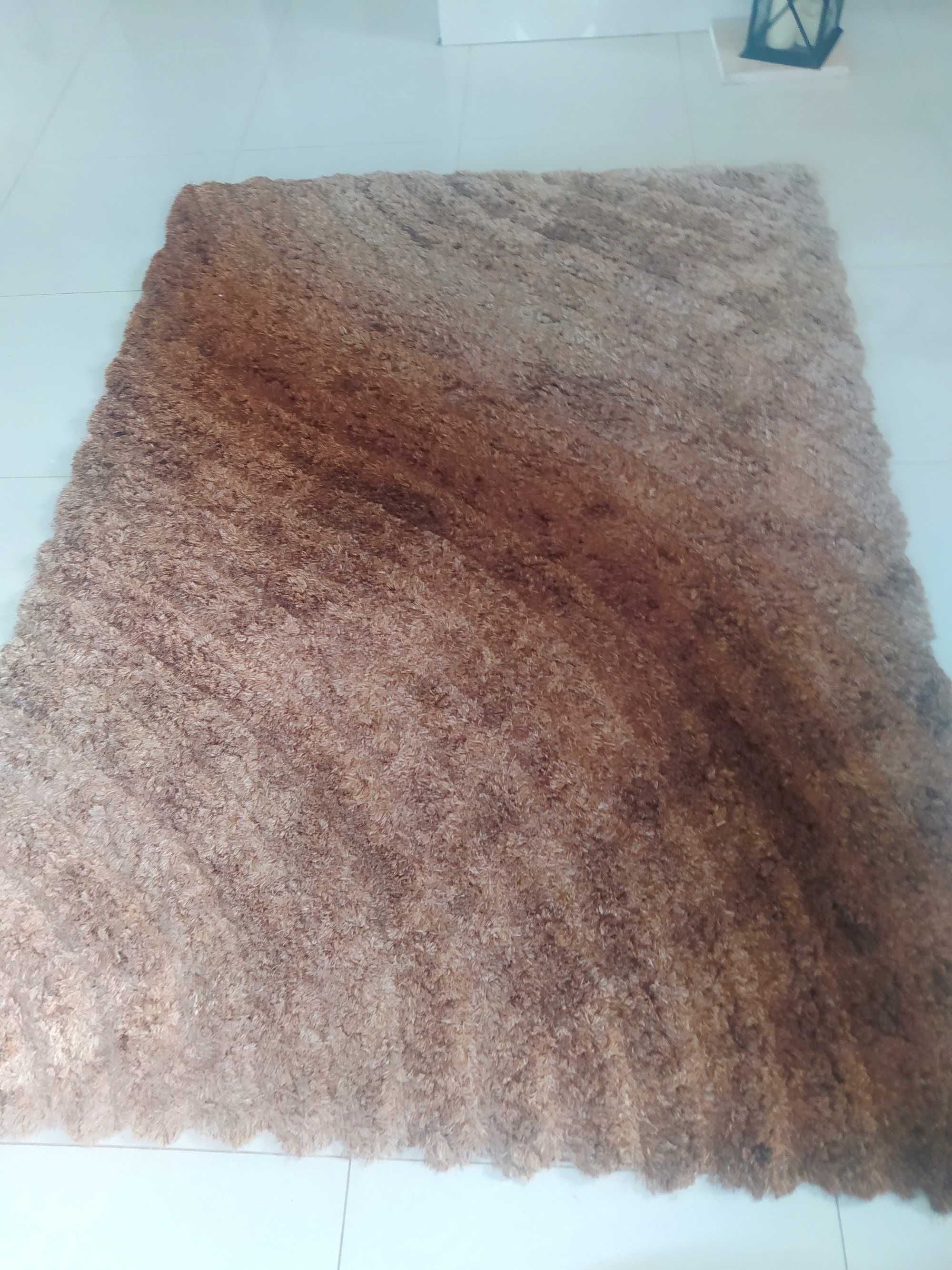 Piękny brązowy dywan 3D