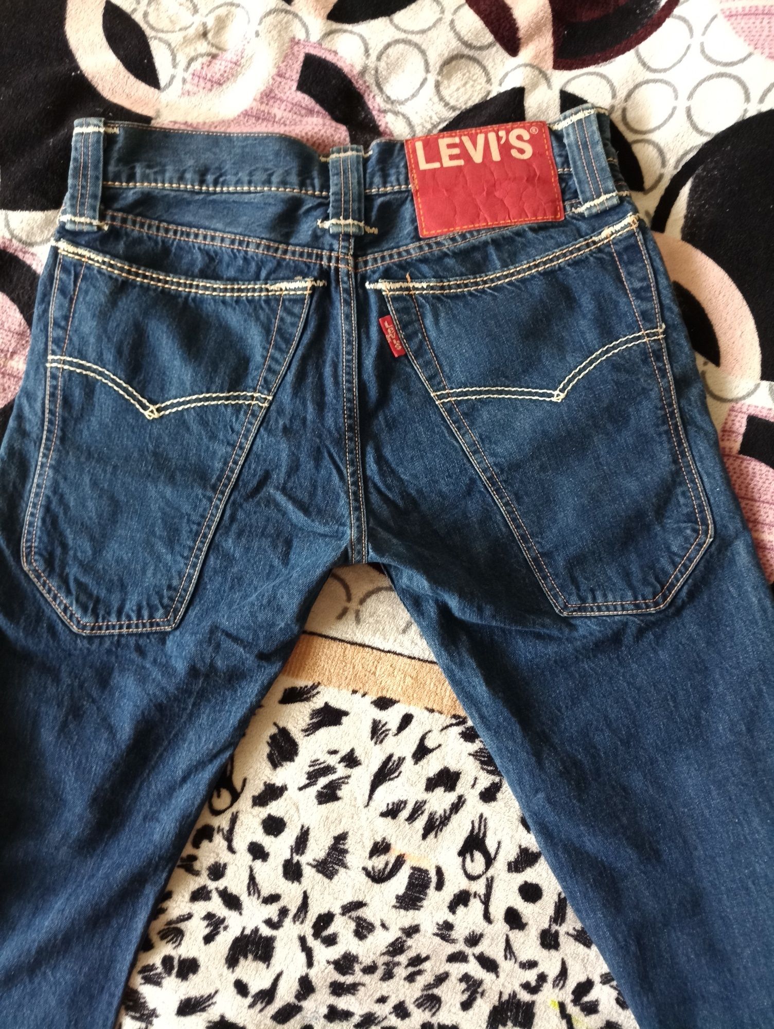 Продам мужские джинсы Levi's