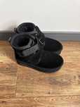 Чорні чобітки Ugg