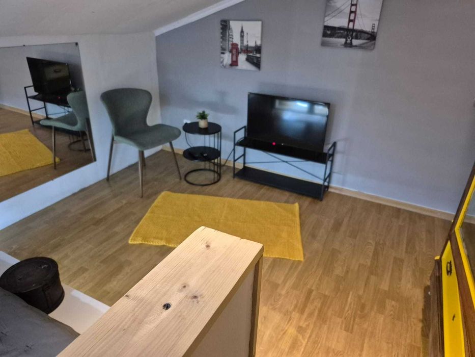 Aluga-se um quarto em Fernão ferro