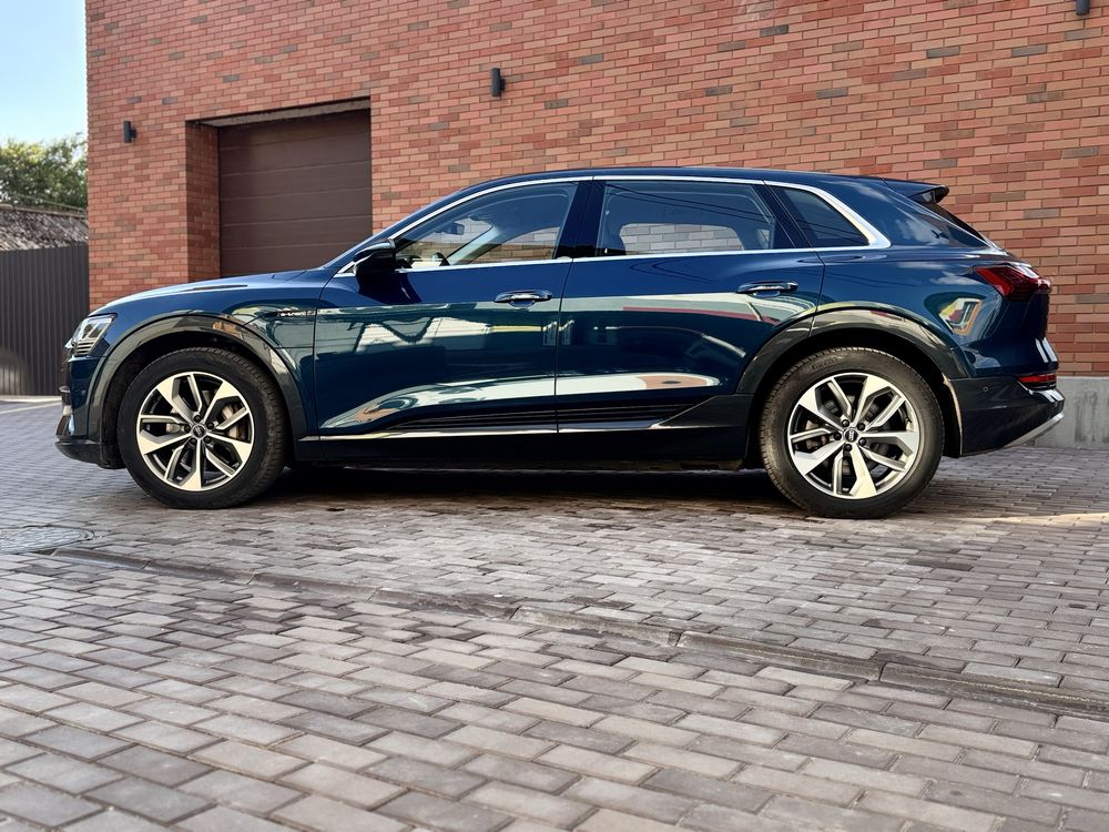 Audi E tron 95 kwt. За 21100€. В наявності