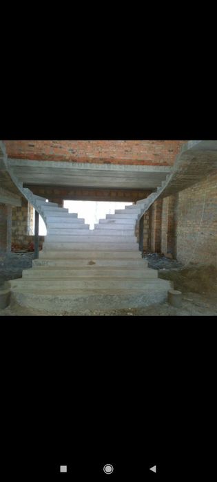 Монолітні сходи на замовлення