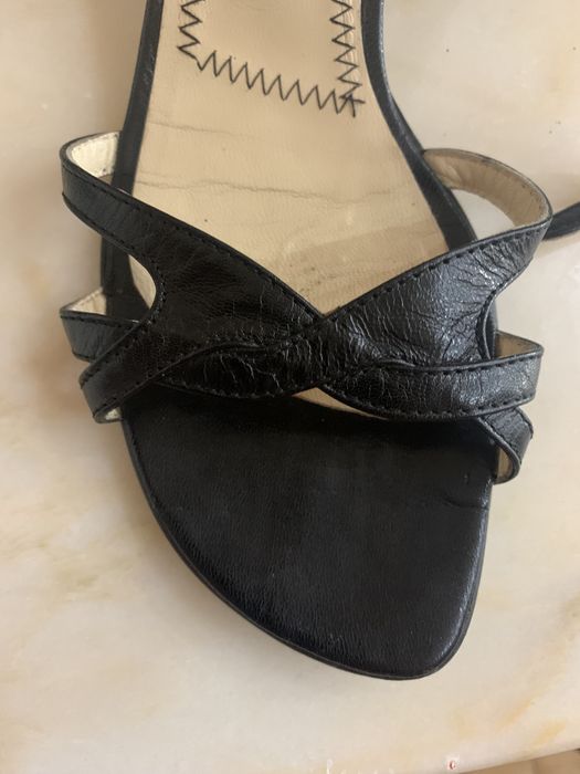 Sandálias “Gianna” tam. 38 pretas abertas, salto baixo