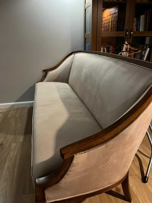 Sofa w kolorze brudnego różu – stylowa i wygodna