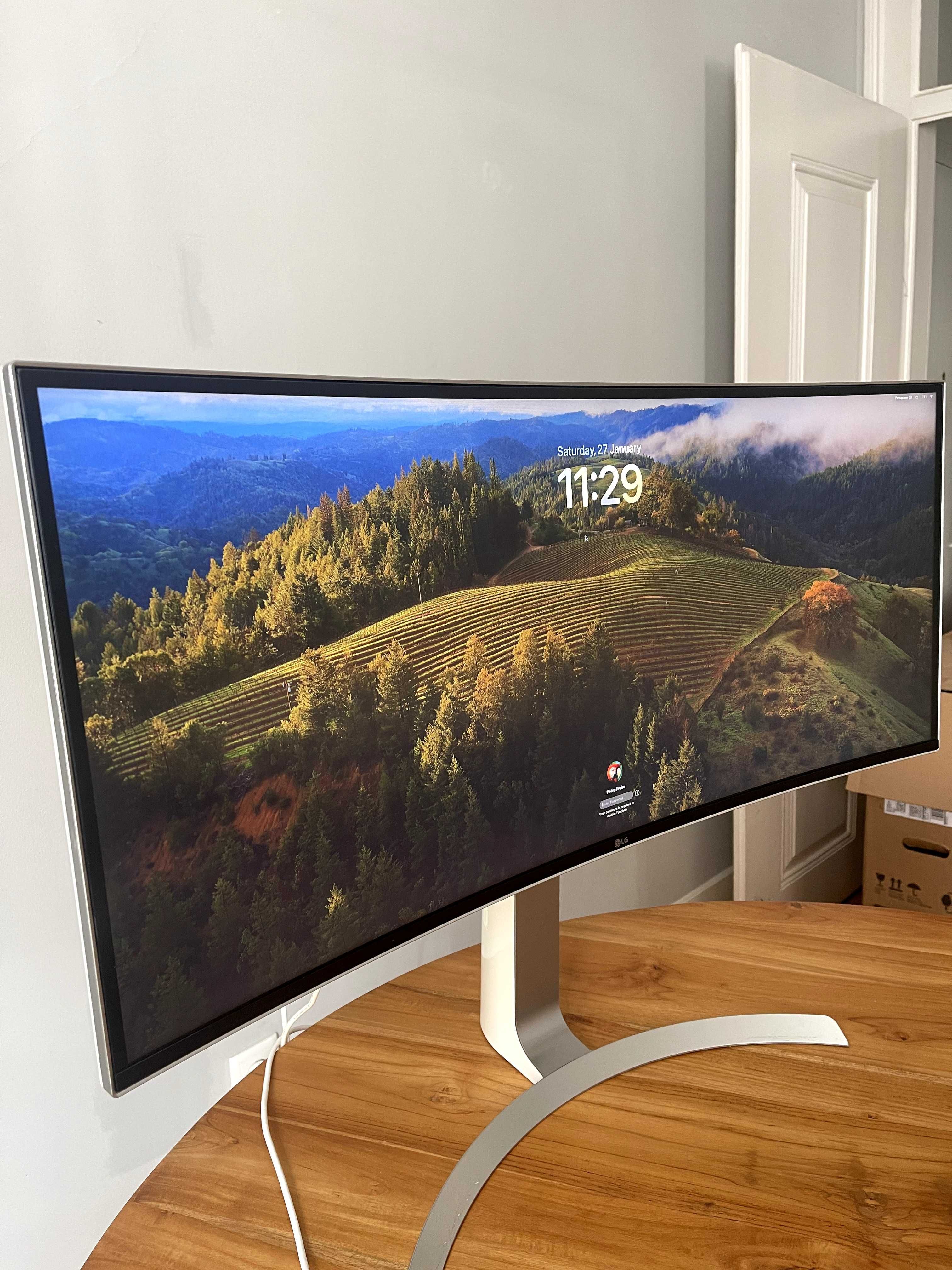 Monitor 34" UltraWide WQHD IPS Curved LED com USB Type-C - LG 34UC99