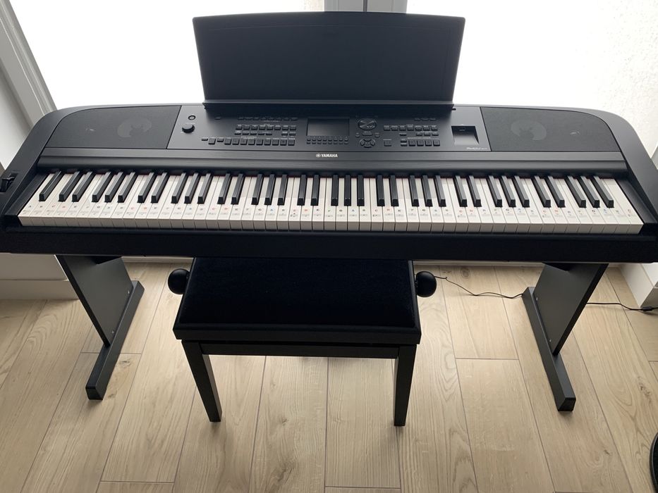 Yamaha DGX-670 zestaw