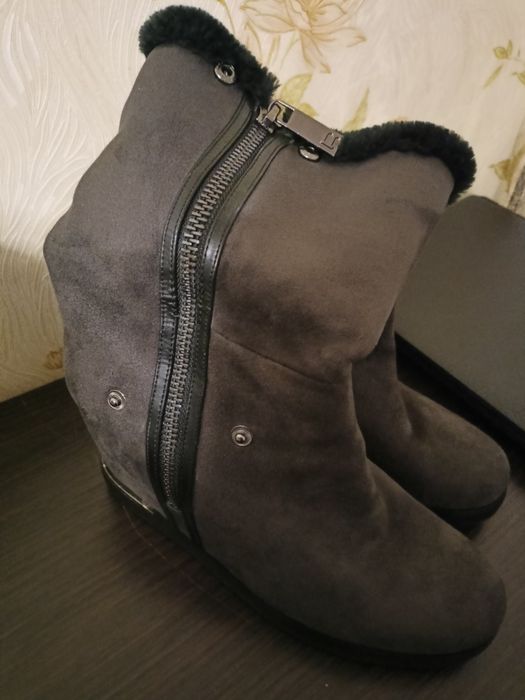 Продам чоботи жіночі НОВІ