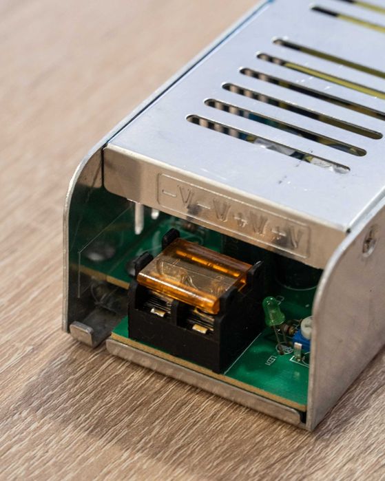 Transformador/Adaptador (220V-12V (12,50A) Novo