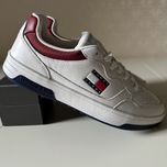 Tommy Hilfiger. Чоловічі кросівки. Оригінал. Розмір 44. Шкіряні. Нові.