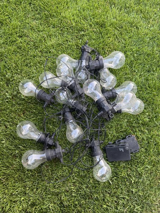 Ścianka kwiatowa dekoracyjna tło ze sztucznych kwiatów