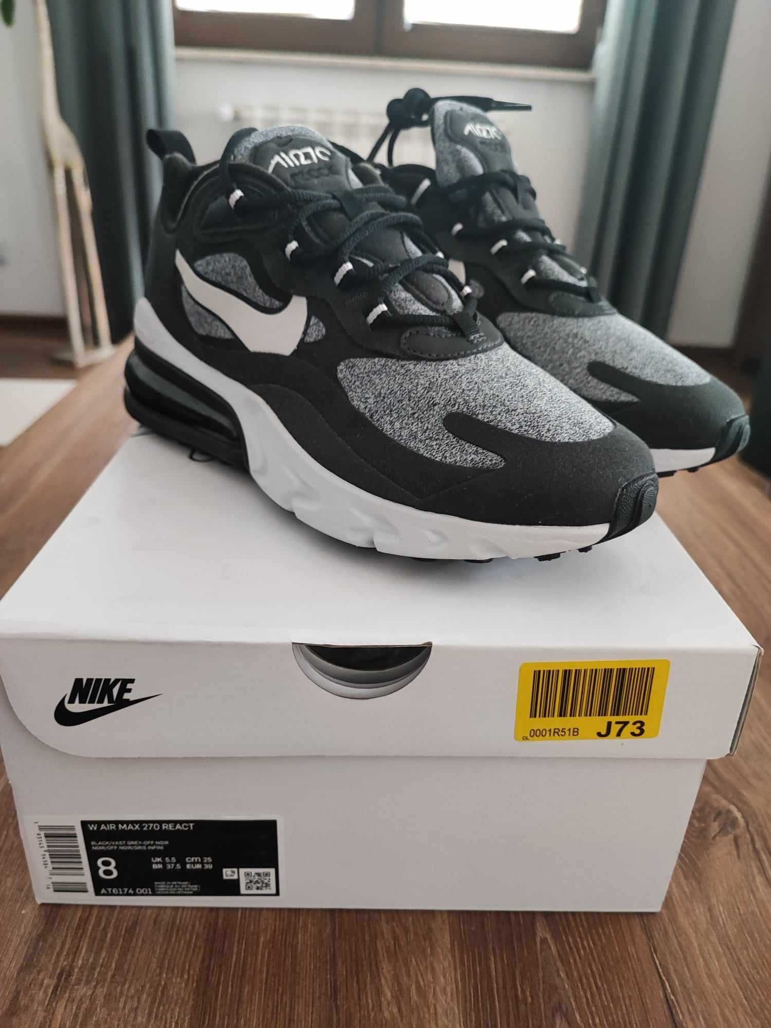 Buty sportowe Nike Air Max 270 React 39