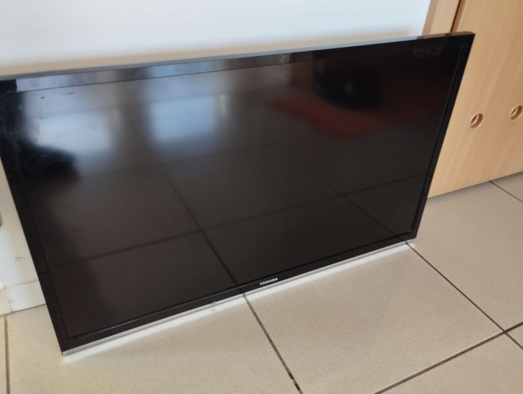 Telewizor Toshiba 32'' z pilotem - uszkodzony