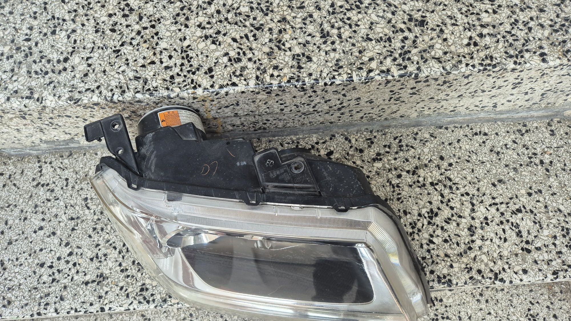 Lampa przednia Prawa SUZUKI GRAND VITARA xenon