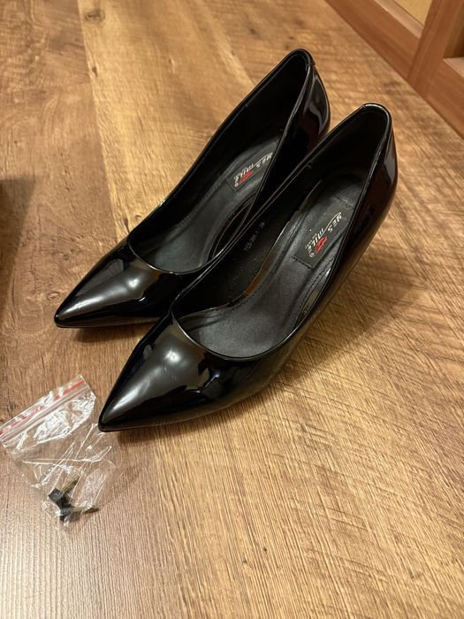 Чорні лаковані туфлі на підборах, 38 розмір