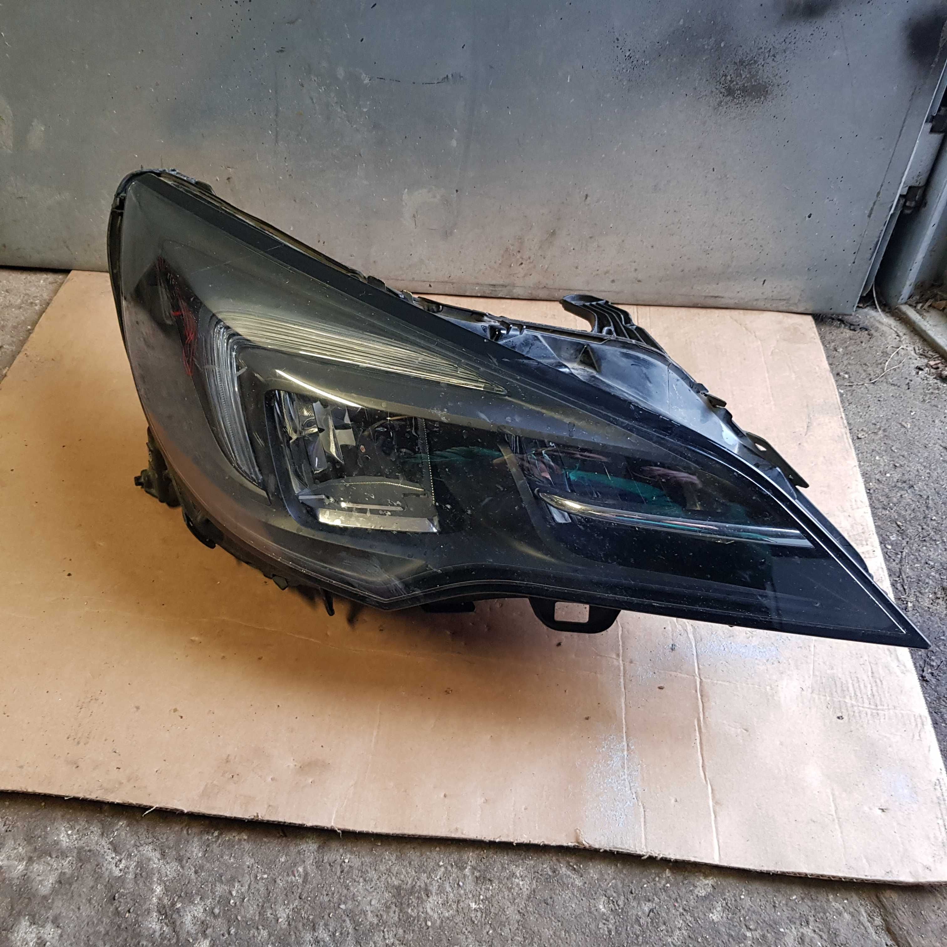 lampa przód Opel Astra V K lift fulled