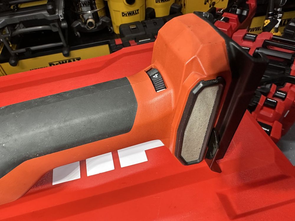 Безщіткова аккумуляторна болгарка Hilti AG 4S 22 nuron (рег.обертів)
