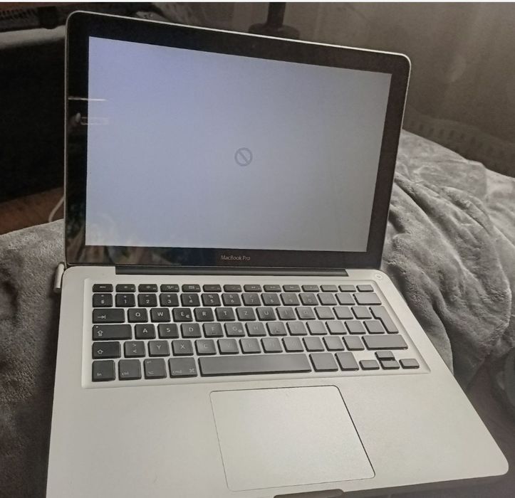 MacBook        air