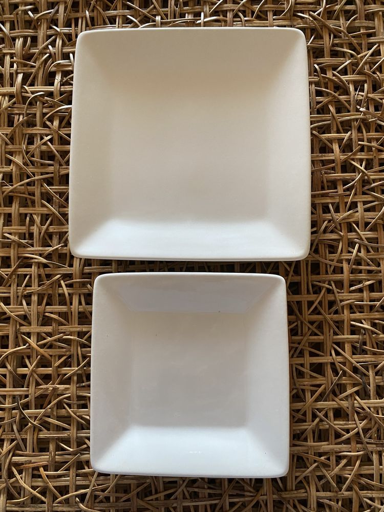 Conjunto de pratos , grandes e pequenos