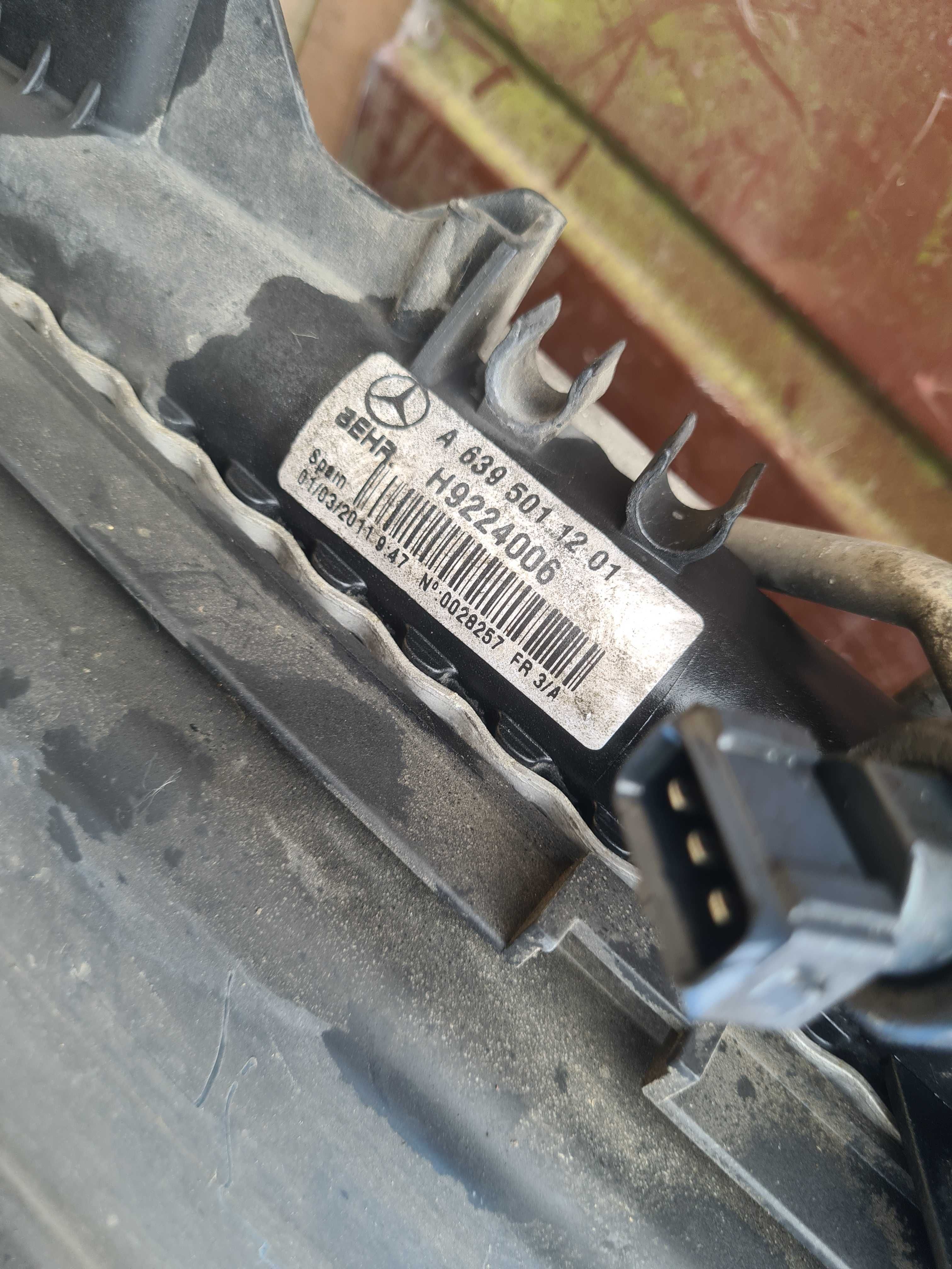 Mercedes Vito 639 3.0 chłodnica wody intercooler obudowa pas przedni