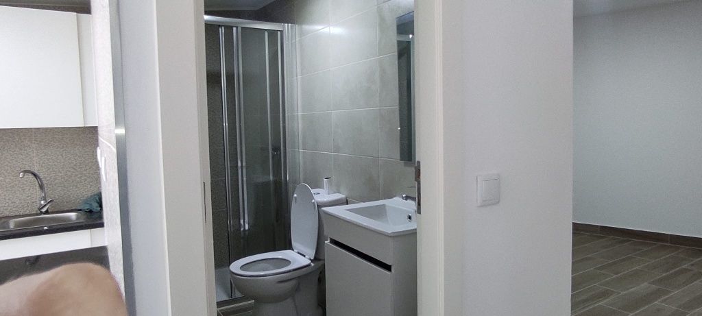 Andar de Moradia T3 + 1 na Amadora Central, estacionamento 2 carros