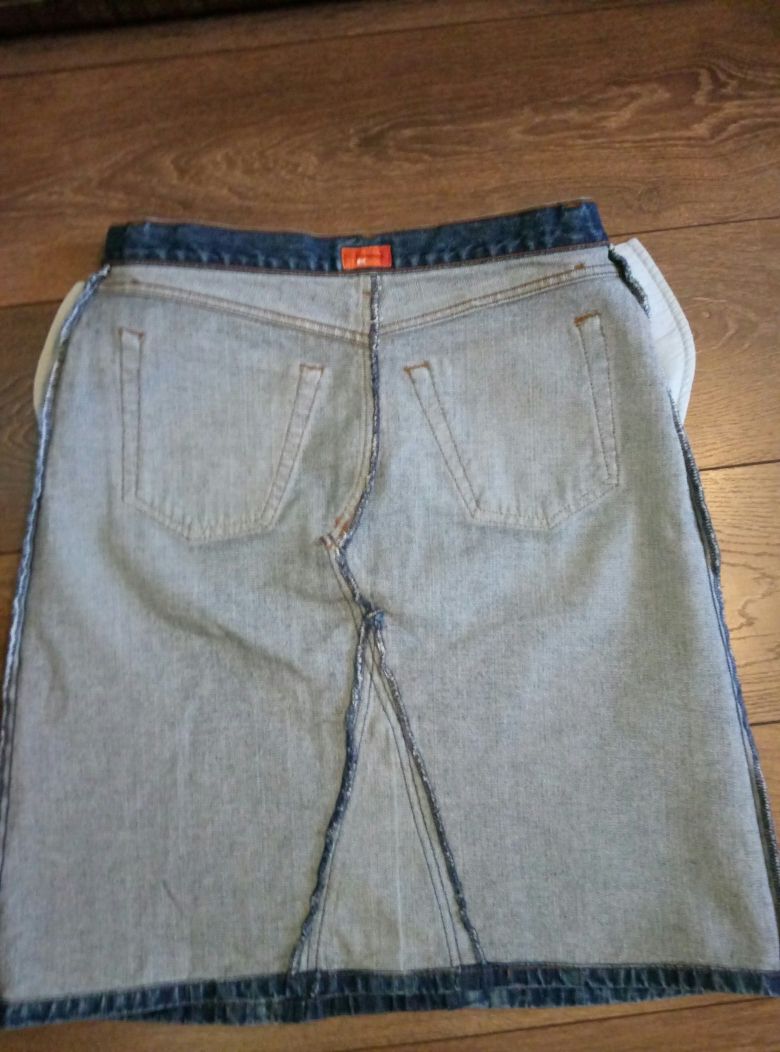 Продам стильную классику - джинсовую юбку Fishbone в новом состоянии!